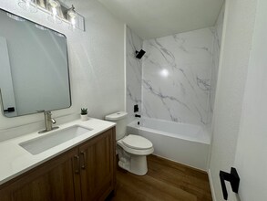 629 Melrose St in Seguin, TX - Foto de edificio - Building Photo