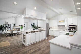420 Palm Cir E in Naples, FL - Building Photo - Building Photo