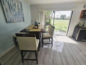 5885 Northpointe Ln in Boynton Beach, FL - Foto de edificio - Building Photo