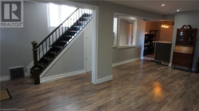 211 Dundurn St S in Hamilton, ON - Building Photo - Building Photo