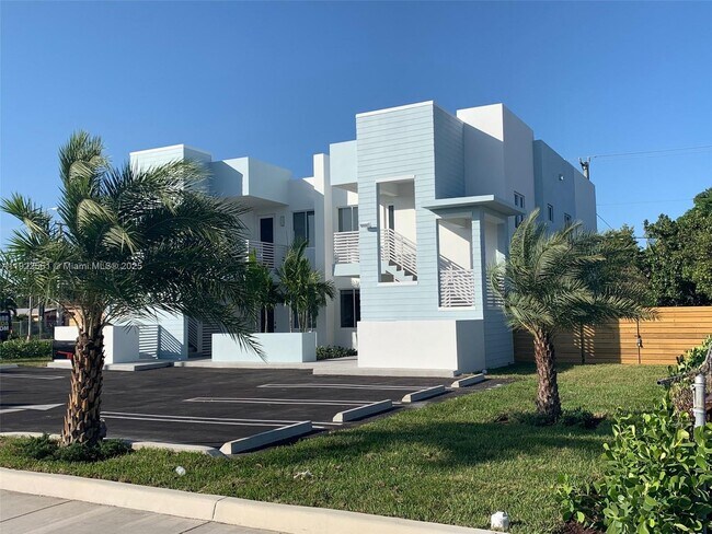 805 E 28th St in Hialeah, FL - Building Photo - Building Photo