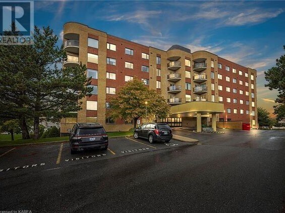 130 Wright Crescent in Kingston, ON - Building Photo