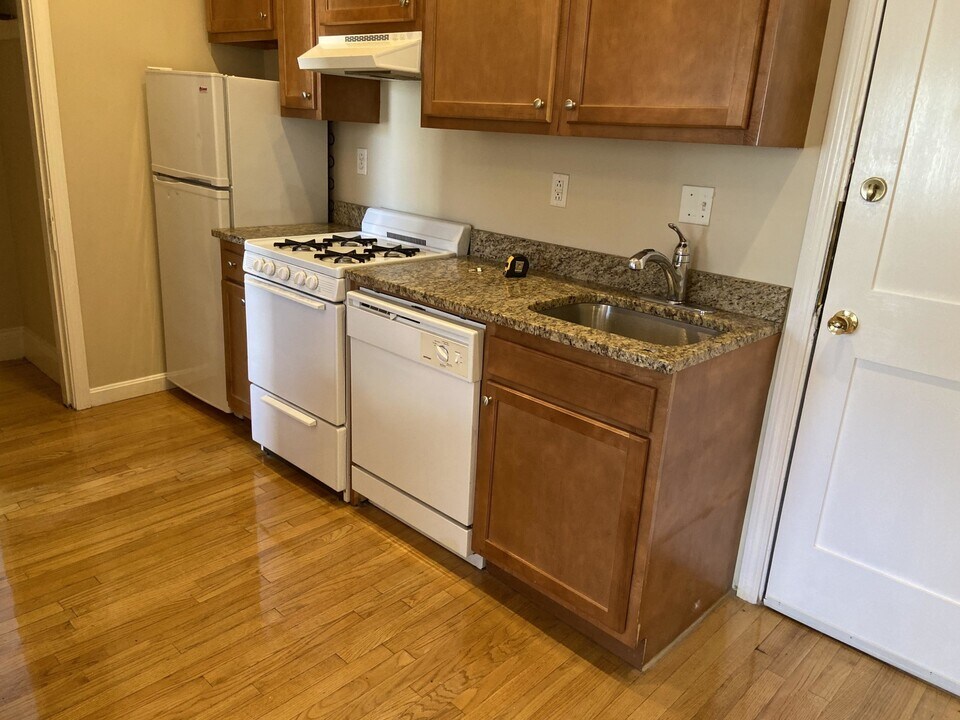 1189 Commonwealth Ave in Boston, MA - Building Photo