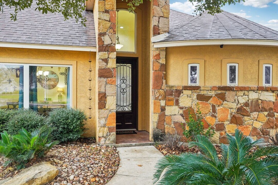 2622 Fairwood Dr in New Braunfels, TX - Building Photo