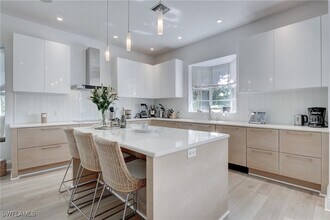 687 9th Ave S in Naples, FL - Building Photo - Building Photo