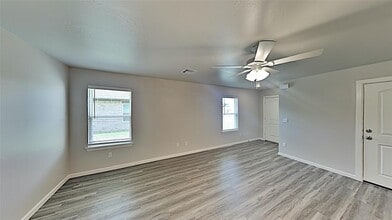 1310 NW 111th St in Oklahoma City, OK - Building Photo - Building Photo