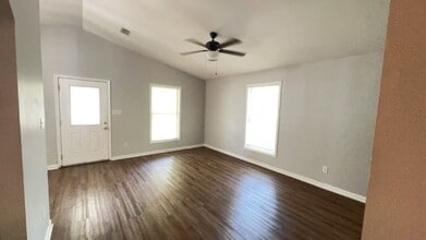2725 Lake Mary St in Tallahassee, FL - Foto de edificio - Building Photo