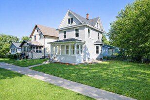 1689 Marshall Ave in St. Paul, MN - Building Photo