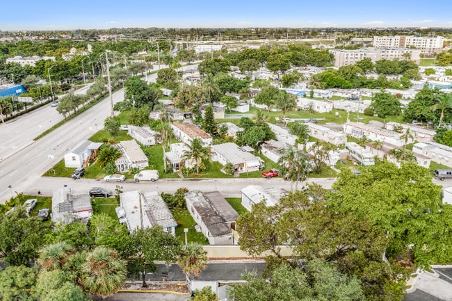 4732 SW 46th Ln in Davie, FL - Building Photo - Building Photo