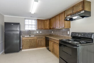 8413 E 93rd St in Kansas City, MO - Foto de edificio - Building Photo