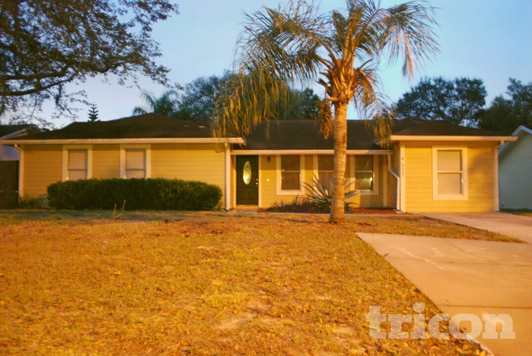 8405 Caledesi Island Dr in Tampa, FL - Building Photo