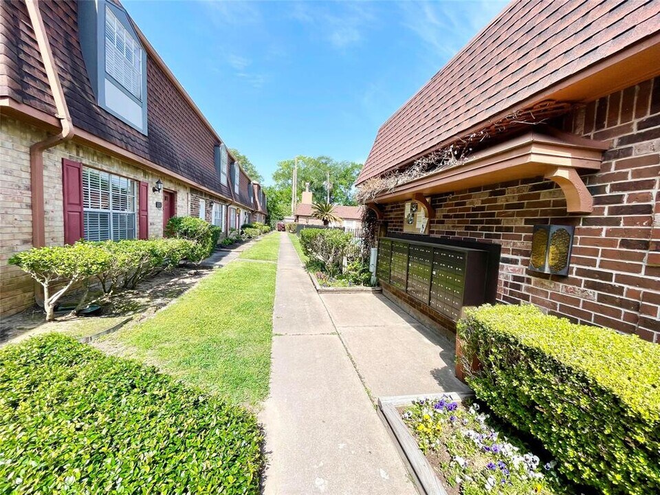 9303 Hammerly Blvd Photo