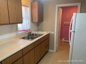 15 Elm St, Unit Apt #4 in Bangor, ME - Building Photo - Building Photo