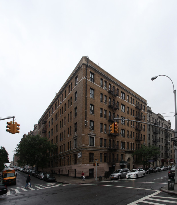 300 Fort Washington Avenue in New York, NY - Building Photo