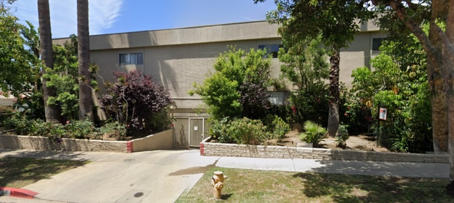property at 1035 N Harper Ave