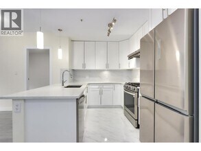 6888 Alderbridge Wy in Richmond, BC - Building Photo - Building Photo