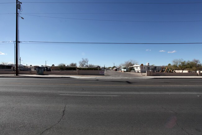 Las Casitas Mobile Home Park in Tucson, AZ - Building Photo - Building Photo