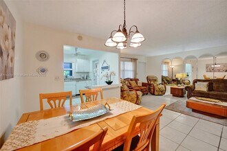 5300 Washington St in Hollywood, FL - Foto de edificio - Building Photo