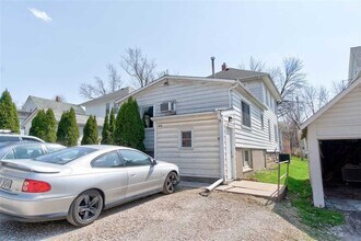 814 Bowery St, Unit 3 in Iowa City, IA - Building Photo - Building Photo