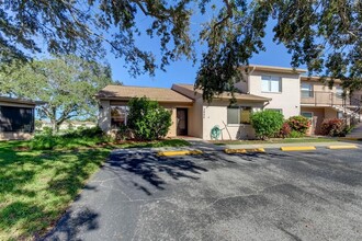 3845 Sailmaker Ln in Holiday, FL - Foto de edificio - Building Photo