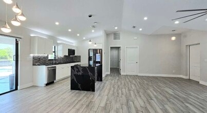 4020 NW 41st Pl in Cape Coral, FL - Building Photo - Building Photo