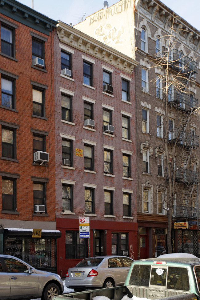 82 E 7th St in New York, NY - Foto de edificio - Building Photo