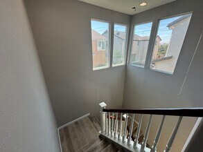 28204 N Via Sonata Dr in Santa Clarita, CA - Foto de edificio - Building Photo