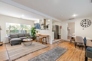 3718 Live Oak St in Columbia, SC - Building Photo