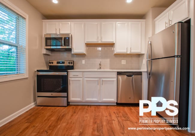 2145 Bolton Rd NW in Atlanta, GA - Building Photo - Building Photo