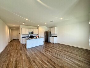 1102 Rayburn Dr in Rosharon, TX - Building Photo - Building Photo