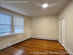 206 Massachusetts Ave, Unit #8 in Arlington, MA - Building Photo - Building Photo