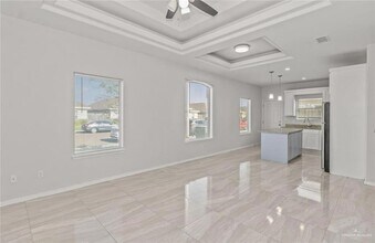 512 Downing Ave, Unit 2 in Edinburg, TX - Foto de edificio - Building Photo