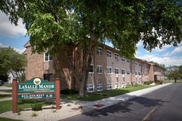 LaSalle Manor in La Salle, IL - Foto de edificio