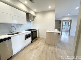 118 Buttonwood St, Unit 2 Apartments