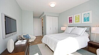 505 W 37th St in New York, NY - Building Photo