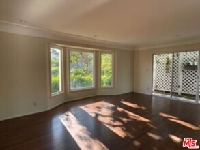 8967 St Ives Dr in Los Angeles, CA - Building Photo - Building Photo