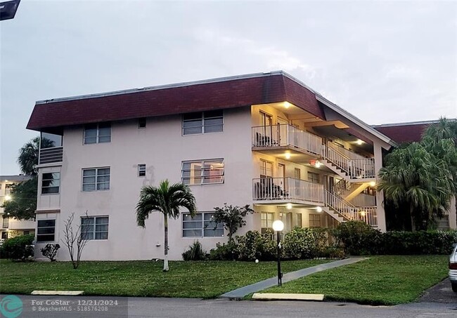 2901 NW 47th Terrace in Lauderdale Lakes, FL - Building Photo - Building Photo