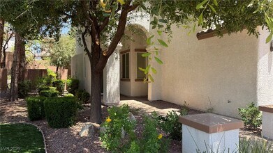10512 Galleon Peak Ln in Las Vegas, NV - Building Photo - Building Photo