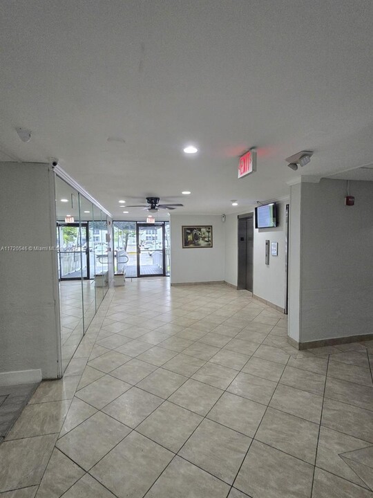 17560 Atlantic Blvd in Sunny Isles Beach, FL - Building Photo