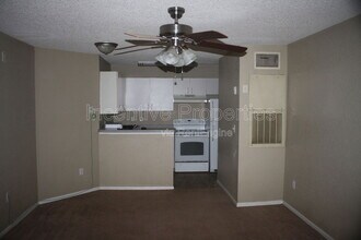 5016 Park Central Dr in Orlando, FL - Building Photo - Building Photo