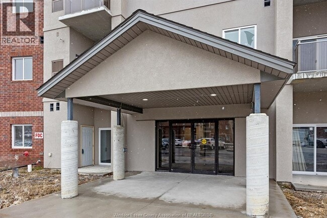 1888 Westview 207 in Lasalle, ON - Building Photo - Building Photo