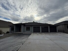 226 Curtis Dr in Longview, WA - Building Photo