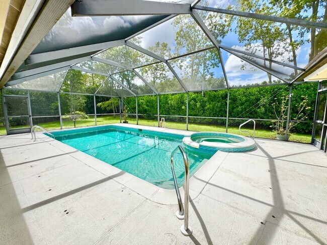 20 Newbury Pl in Naples, FL - Building Photo - Building Photo