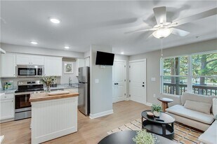 710 Jesse Jewell Pkwy SE in Gainesville, GA - Building Photo