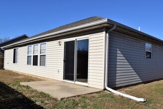 15878 Tamarack Ln in St. Robert, MO - Building Photo - Building Photo