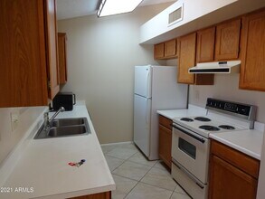 13722 W Gable Hill Dr in Sun City West, AZ - Building Photo - Building Photo