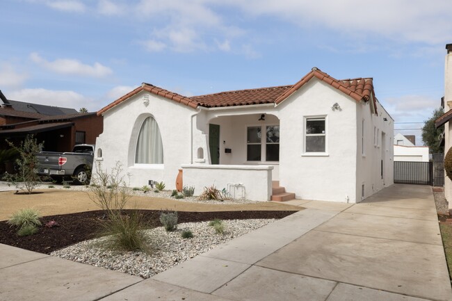 1927 W 82nd St in Los Angeles, CA - Building Photo - Building Photo