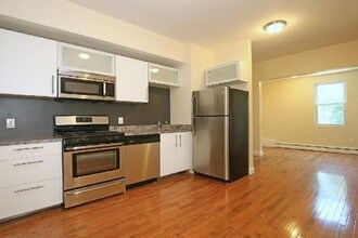 114 Everett St-Unit -1 in Boston, MA - Building Photo - Building Photo