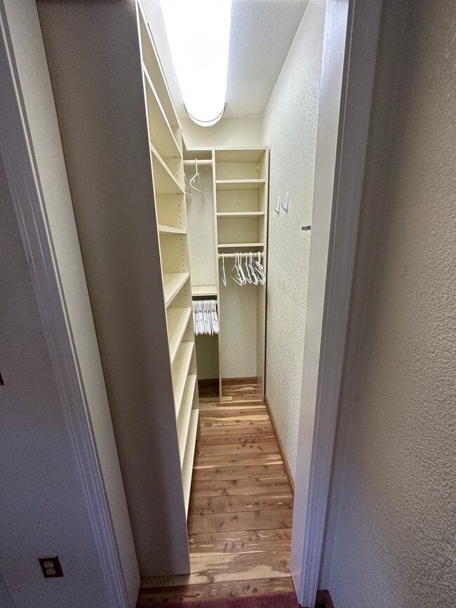 4237 Strathmore Way in North Highlands, CA - Foto de edificio - Building Photo