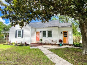 1900 Bridges St in Morehead City, NC - Building Photo - Building Photo